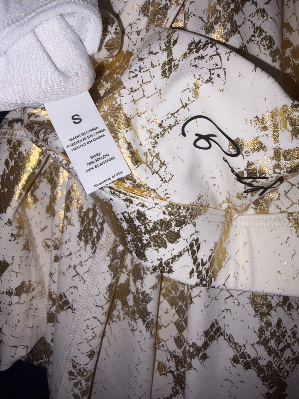 BodyNV Metallic Gold & White Midi Athletic Sports Bra and Leggings - Picture 3 of 3
